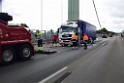 Schwerer LKW VU PKlemm A 4 Rich Olpe auf der Rodenkirchener Bruecke P321